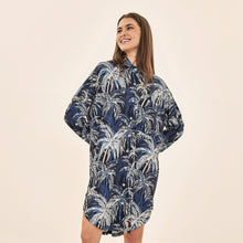 Carica l'immagine nel visualizzatore di Gallery, Model Front: Uv Line Chemise Shirtdress Ipanema Coqueiros Marinho Upf50+
