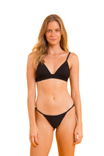 Charger l'image dans la galerie, Model Front: Rio De Sol Haut Top Bora-Black Tri-Cos

