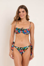 Laden Sie das Bild in den Galerie-Viewer, Model Front: Rio De Sol Bas Bottom Flair Gisele
