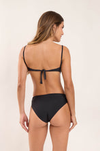 Laden Sie das Bild in den Galerie-Viewer, Model Back: Rio De Sol Ensemble Set Nero Vickie Amy
