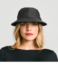 Carica l'immagine nel visualizzatore di Gallery, Model Front: Uv Line Casquette Visor Nice Fem Black Upf50+
