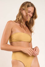 Laden Sie das Bild in den Galerie-Viewer, Bottom Fluity-Dourado Hotpants

