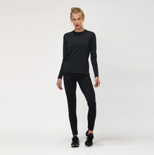 Carica l'immagine nel visualizzatore di Gallery, Model Front: Uv Line T-Shirt Uvpro Br Ml Preto Fem
