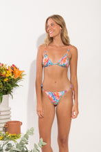 Laden Sie das Bild in den Galerie-Viewer, Model Front: Rio De Sol Ensemble Set Zinnia Tri-Inv Ibiza-Comfy
