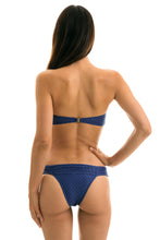 Laden Sie das Bild in den Galerie-Viewer, Model Back: Rio De Sol Bas Bottom Kiwanda Denim Bandeau
