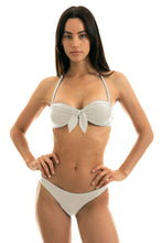 Laden Sie das Bild in den Galerie-Viewer, Model Front: Rio De Sol Haut Top Perola Bandeau
