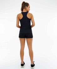 Laden Sie das Bild in den Galerie-Viewer, Model Back: Alto Giro Fitness Bas Shorts Bahamas Elastic Abertura Lateral Preto
