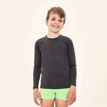 Laden Sie das Bild in den Galerie-Viewer, Model Front: Uv Line T-Shirt Acqua Qr Code Preto Upf50+
