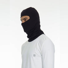 Laden Sie das Bild in den Galerie-Viewer, Model Front: Uv Line Chapeau Legionnaire Skin Mask Balaclava Uni Black Upf50+

