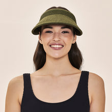 Carica l'immagine nel visualizzatore di Gallery, Model Front: Uv Line Visière Visor Brunei Verde Militar Upf50+
