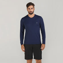 Charger l'image dans la galerie, Model Front: Uv Line Fitness Haut Sport Fit Mas Ml Marinho Upf50+
