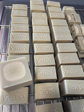 Laden Sie das Bild in den Galerie-Viewer, Image 06: Monoï Royal Bar Soaps Savon Creme De Tamanu By Anoea Bora Bora
