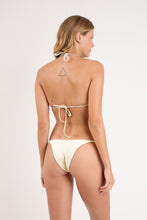 Laden Sie das Bild in den Galerie-Viewer, Model Back: Rio De Sol Bas Bottom Touch-Natural Amora
