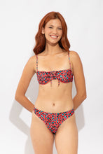 Carica l'immagine nel visualizzatore di Gallery, Model Front: Rio De Sol Bas Bottom Coral-Feline Nice-Fio
