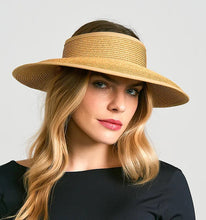 Laden Sie das Bild in den Galerie-Viewer, Model Front: Uv Line Visière Visor Siena Imp Fem Wheat Upf50+
