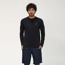 Carica l'immagine nel visualizzatore di Gallery, Model Front: Uv Line T-Shirt Longsleeve Uvpro Preto

