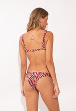 Laden Sie das Bild in den Galerie-Viewer, Model Back: Rio De Sol Haut Top Dune Hera
