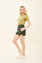 Carica l'immagine nel visualizzatore di Gallery, Image 03: Uv Line Fitness Bas Short Race Verde Militar Upf50+
