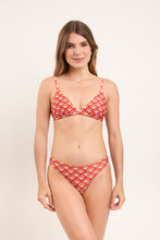 Laden Sie das Bild in den Galerie-Viewer, Model Front: Rio De Sol Ensemble Set Floral-Scales Tri-Fixo Essential-Comfy
