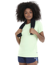 Carica l'immagine nel visualizzatore di Gallery, Model Front: Alto Giro Fitness Haut T-Shirt Skin Fit Rolete Costas Verde Joy
