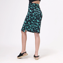 Laden Sie das Bild in den Galerie-Viewer, Model Back: Uv Line Pareo Canga Estrela Upf50+
