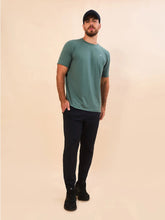 Carica l'immagine nel visualizzatore di Gallery, Model Front: Uv Line T-Shirt Pour Homme T-Shirt New Fit Textura Masc Verde Jade Upf50+
