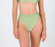 Carica l'immagine nel visualizzatore di Gallery, Gallery: Rio De Sol Bas Bottom Oliva Hotpants
