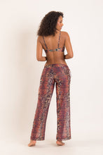 Carica l'immagine nel visualizzatore di Gallery, Model Back: Rio De Sol Pantalon De Plage Cobra Trouser
