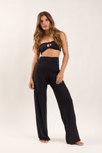 Carica l'immagine nel visualizzatore di Gallery, Model Front: Rio De Sol Pantalon De Plage Black Pants Knot
