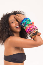 Laden Sie das Bild in den Galerie-Viewer, Image 03: Rio De Sol Chouchou Dots-Energy Scrunchie
