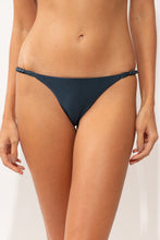 Laden Sie das Bild in den Galerie-Viewer, Gallery: Rio De Sol Bas Bottom Shimmer-Shark Cheeky-Noa
