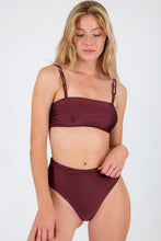 Laden Sie das Bild in den Galerie-Viewer, Gallery: Rio De Sol Ensemble Set Barolo Bandeau-Reto Hotpants

