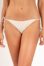 Laden Sie das Bild in den Galerie-Viewer, Gallery: Rio De Sol Bas Bottom Brisa-Offwhite Lacinho
