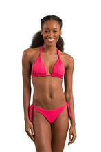 Laden Sie das Bild in den Galerie-Viewer, Model Front: Rio De Sol Ensemble Set Dots-Virtual-Pink Mel Italy
