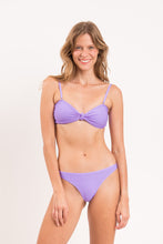 Laden Sie das Bild in den Galerie-Viewer, Model Front: Rio De Sol Ensemble Set Bora-Lavanda Bandeau-Joy Leblon

