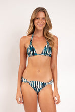 Carica l'immagine nel visualizzatore di Gallery, Model Front: Rio De Sol Haut Top Azule Mel

