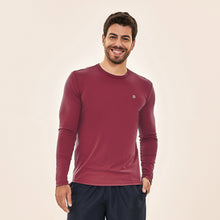 Carica l'immagine nel visualizzatore di Gallery, Model Front: Uv Line T-Shirt Longsleeve Uvpro Masc Vermelho Queimado Upf50+
