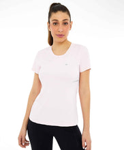 Charger l'image dans la galerie, Model Front: Alto Giro Fitness Haut T-Shirt Skin Fit Recortes Com Refletivos Branco Optico
