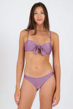 Carica l'immagine nel visualizzatore di Gallery, Model Front: Rio De Sol Haut Top Shimmer-Harmonia Bandeau-Knot
