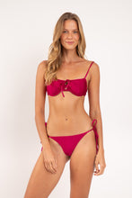 Carica l'immagine nel visualizzatore di Gallery, Model Front: Rio De Sol Bas Bottom Shimmer-Desejo Cheeky-Tie-Gold
