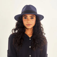 Carica l'immagine nel visualizzatore di Gallery, Model Front: Uv Line Chapeau Panama Hat Shanghai Imp Uni Navy Blue Upf50+
