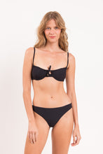 Laden Sie das Bild in den Galerie-Viewer, Model Front: Rio De Sol Bas Bottom Dots-Black Essential-Comfy
