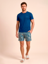 Carica l'immagine nel visualizzatore di Gallery, Model Front: Uv Line Bermuda / Short Pour Homme Shorts Acqua Boxer Tie Dye Blue Upf50+
