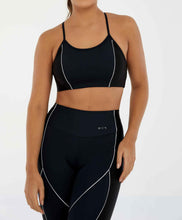 Charger l'image dans la galerie, Model Front: Alto Giro Fitness Haut Top Hyper Recortes Atlanta Preto
