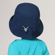 Carica l'immagine nel visualizzatore di Gallery, Model Back: Uv Line Bob Hat Napoli Basic Kids Nac Inf Navy Blue Upf50+
