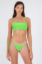 Laden Sie das Bild in den Galerie-Viewer, Model Front: Rio De Sol Ensemble Set Lemon Bandeau-Reto Ibiza-Comfy
