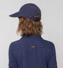 Carica l'immagine nel visualizzatore di Gallery, Model Back: Uv Line Casquette Capri Colors Marinho/Rosa Upf50+
