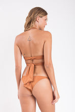 Carica l'immagine nel visualizzatore di Gallery, Model Back: Rio De Sol Haut Top Nocciola Dune
