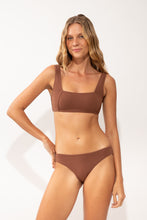 Carica l'immagine nel visualizzatore di Gallery, Model Front: Rio De Sol Haut Top Sand-Cappuccino Mary

