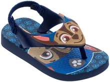 Laden Sie das Bild in den Galerie-Viewer, Model Back: Ipanema Sandales Ipanema Patrulha Canina Azul Azul Bege
